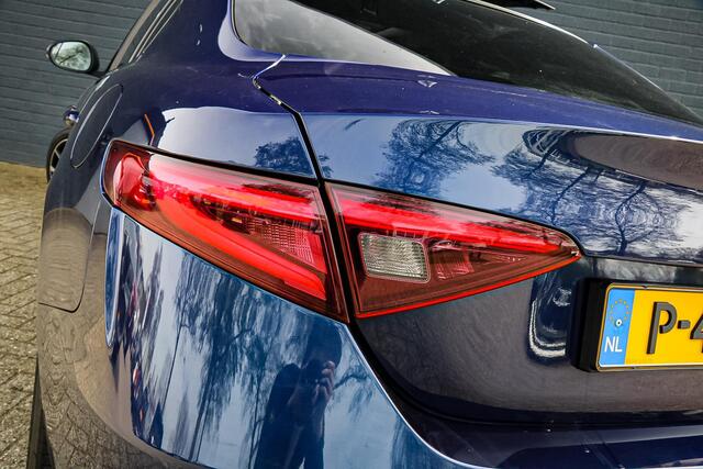 Alfa Romeo GIULIA 2.0T Corporate Edition 310 PK / PANO / TREKH. / STUUR + STOELVERW.