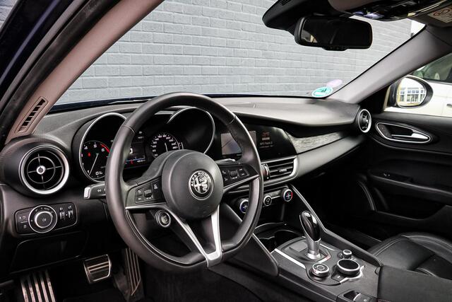 Alfa Romeo GIULIA 2.0T Corporate Edition 310 PK / PANO / TREKH. / STUUR + STOELVERW.