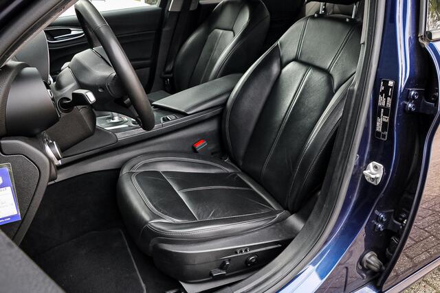 Alfa Romeo GIULIA 2.0T Corporate Edition 310 PK / PANO / TREKH. / STUUR + STOELVERW.