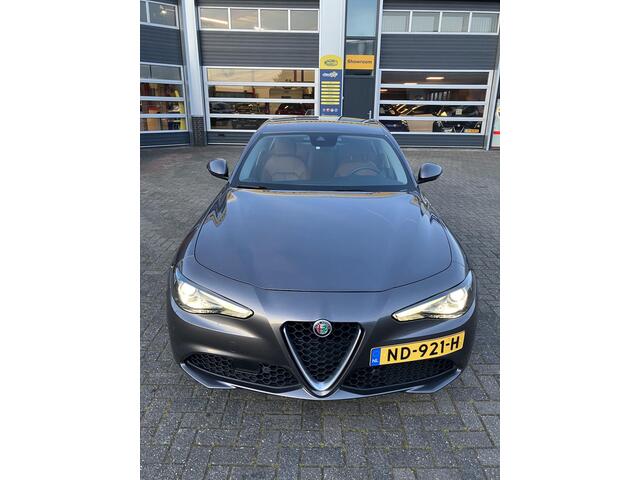 Alfa Romeo GIULIA 2.0T Super | Cognac lederen bekleding | Afneembare Trekhaak |