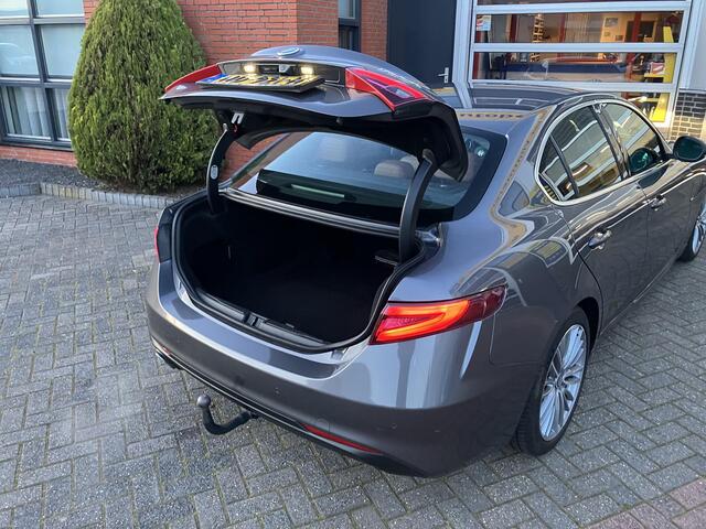 Alfa Romeo GIULIA 2.0T Super | Cognac lederen bekleding | Afneembare Trekhaak |
