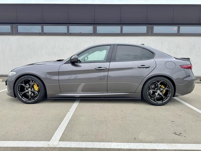 Alfa Romeo GIULIA 2.0T Super Veloce Tuning 310PK | Full Carbon | Leer | Appel-Android | 19" Breedset || Schakelflippers | Xenon |