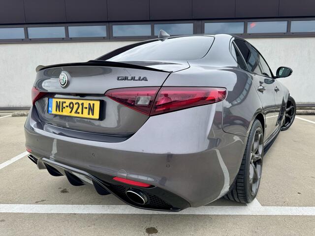 Alfa Romeo GIULIA 2.0T Super Veloce Tuning 310PK | Full Carbon | Leer | Appel-Android | 19" Breedset || Schakelflippers | Xenon |