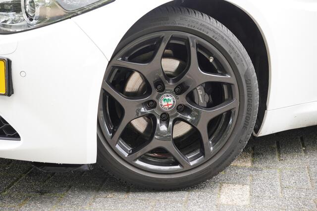 Alfa Romeo GIULIA 2.2 Sprint / BTW / Trekhaak / 18'Inch / Adaptieve Cruise / Carplay / Camera /
