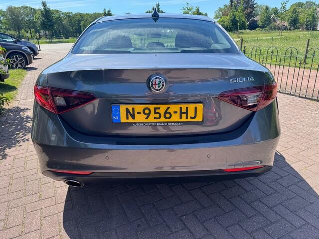 Alfa Romeo GIULIA 2.0T Super 200 PK Automaat *Leder*Keyless*Zeer nette auto