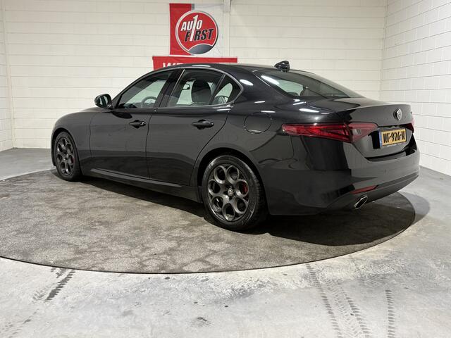 Alfa Romeo GIULIA 2.0T Super, Nieuwstaat, Volledig dealer onderhouden, Leder met memory, Cruise, Clima, Navi, Blue tooth, Achteruitrijcamera, Parkeersensoren, Michelin all season
