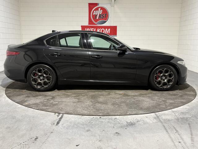 Alfa Romeo GIULIA 2.0T Super, Nieuwstaat, Volledig dealer onderhouden, Leder met memory, Cruise, Clima, Navi, Blue tooth, Achteruitrijcamera, Parkeersensoren, Michelin all season
