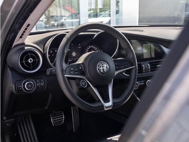 Alfa Romeo GIULIA 2.0 T AWD Veloce 280 pk | Originele All Wheel Drive | 19 inch | Veloce Stoelen | Navigatie