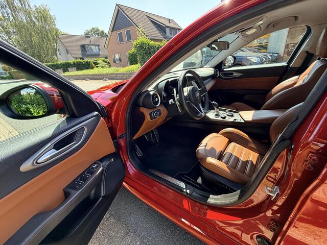 Alfa Romeo GIULIA 2.0T Q2 Veloce 310PK AutomaatoLederoNavi