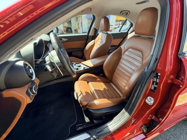 Alfa Romeo GIULIA 2.0T Q2 Veloce 310PK AutomaatoLederoNavi