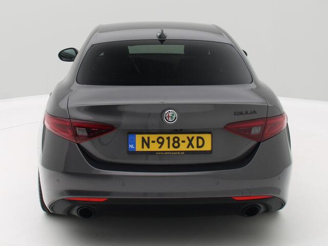 Alfa Romeo GIULIA 2.0T Sprint 200PK Automaat / Camera / Leder / Carplay / Origineel NL