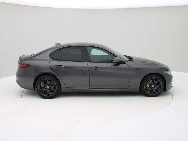 Alfa Romeo GIULIA 2.0T Sprint 200PK Automaat / Camera / Leder / Carplay / Origineel NL