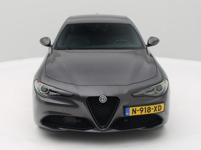 Alfa Romeo GIULIA 2.0T Sprint 200PK Automaat / Camera / Leder / Carplay / Origineel NL