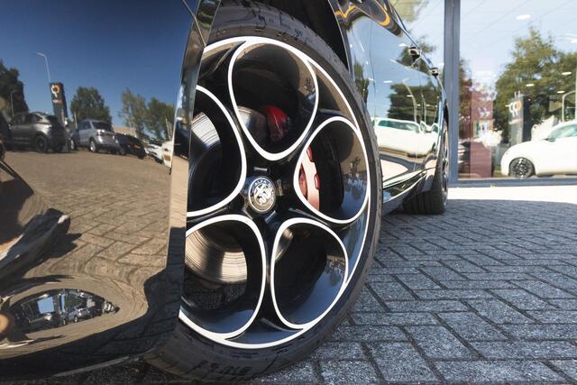 Alfa Romeo GIULIA 2.0 T Veloce AWD H&K / ADAS 2 / LEDER DASH / ACC