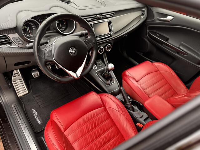 Alfa Romeo GIULIETTA 1.4 Turbo Carbon | Leer | Nav | Sportiva 8C | All wheather