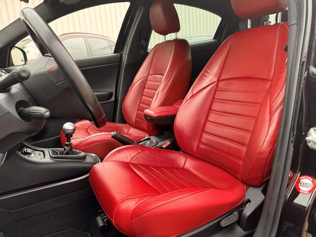 Alfa Romeo GIULIETTA 1.4 Turbo Carbon | Leer | Nav | Sportiva 8C | All wheather