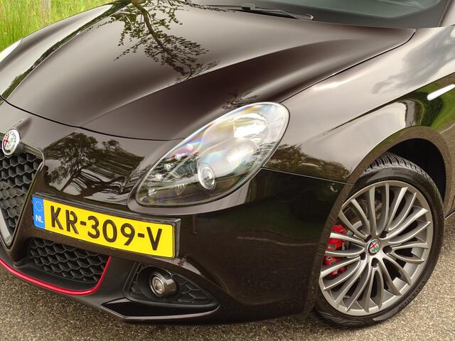Alfa Romeo GIULIETTA 1.4 Turbo Carbon | Leer | Nav | Sportiva 8C | All wheather