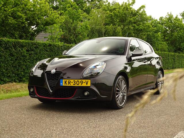Alfa Romeo GIULIETTA 1.4 Turbo Carbon | Leer | Nav | Sportiva 8C | All wheather