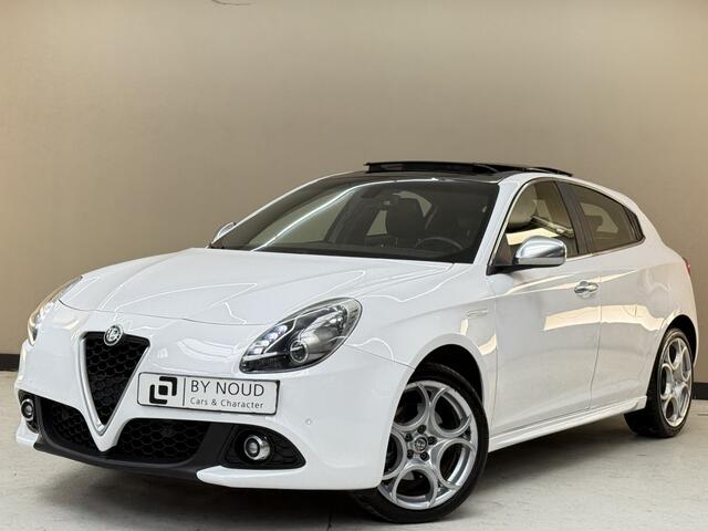 Alfa Romeo GIULIETTA 1.4 Turbo MultiAir Super, 170Pk, 2018, 2de Eigenaar, Panoramadak, Climate control, Volledig leder, Cruise control, 18" velgen, Automatische verlichting, Armsteun, Parkeersensoren,