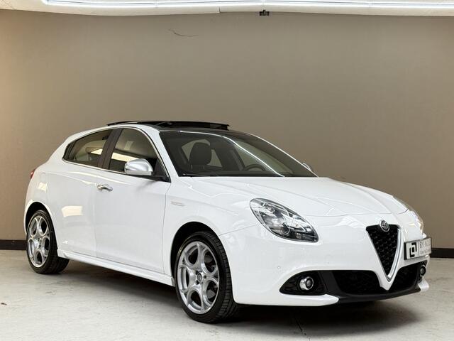 Alfa Romeo GIULIETTA 1.4 Turbo MultiAir Super, 170Pk, 2018, 2de Eigenaar, Panoramadak, Climate control, Volledig leder, Cruise control, 18" velgen, Automatische verlichting, Armsteun, Parkeersensoren,