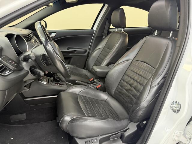 Alfa Romeo GIULIETTA 1.4 Turbo MultiAir Super, 170Pk, 2018, 2de Eigenaar, Panoramadak, Climate control, Volledig leder, Cruise control, 18" velgen, Automatische verlichting, Armsteun, Parkeersensoren,