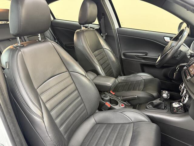Alfa Romeo GIULIETTA 1.4 Turbo MultiAir Super, 170Pk, 2018, 2de Eigenaar, Panoramadak, Climate control, Volledig leder, Cruise control, 18" velgen, Automatische verlichting, Armsteun, Parkeersensoren,