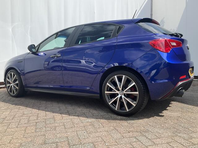 Alfa Romeo GIULIETTA 1.750 Turbo 241pk Veloce Automaat Carplay Sport-Stoelen Nav/Cruise Voll.Onderhouden!