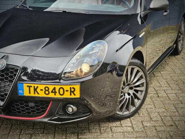 Alfa Romeo GIULIETTA 1.4 Turbo MultiAir Super / PACK VELOCE / ROOD LEDER / STOELVERW. /
