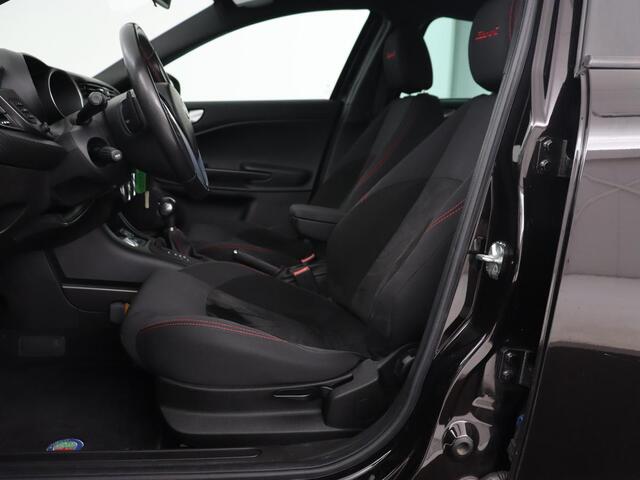 Alfa Romeo GIULIETTA 1.4 T Sprint | Origineel NL | Automaat | Alcantara | Navigatie | 18'' | DAB | Climate control | Parkeerhulp | Cruise control