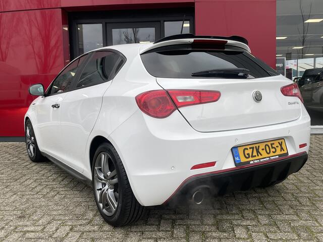 Alfa Romeo GIULIETTA 1.4 Turbo MultiAir Super | Xenon | Stoelverwarming | Carbon delen | Veloce bumpers Bose