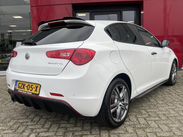 Alfa Romeo GIULIETTA 1.4 Turbo MultiAir Super | Xenon | Stoelverwarming | Carbon delen | Veloce bumpers Bose