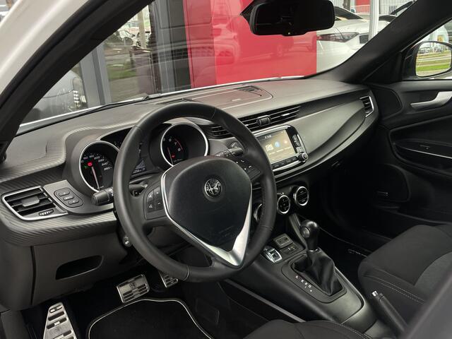 Alfa Romeo GIULIETTA 1.4 Turbo MultiAir Super | Xenon | Stoelverwarming | Carbon delen | Veloce bumpers Bose