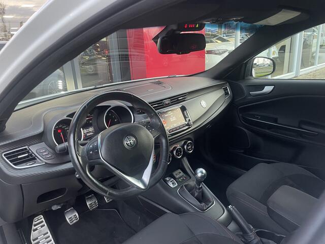 Alfa Romeo GIULIETTA 1.4 Turbo Sport | 18" Velgen | Carbon kit