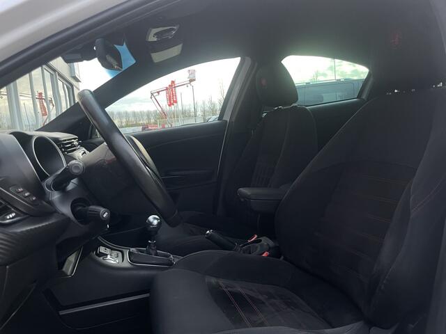 Alfa Romeo GIULIETTA 1.4 Turbo Sport | 18" Velgen | Carbon kit