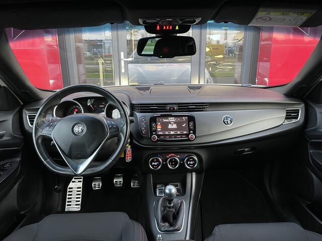 Alfa Romeo GIULIETTA 1.4 Turbo Sport | 18" Velgen | Carbon kit