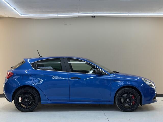 Alfa Romeo GIULIETTA 1.4 Turbo Super, 120Pk, 2018, 2de eigenaar, Volledig leder, Memory stoelen, Navigatie, Xenon koplampen, Stoelverwarming, Climate control, Stuurbediening,