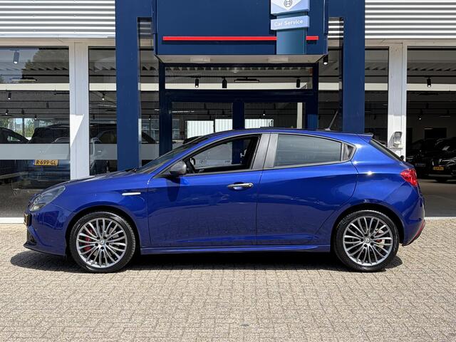 Alfa Romeo GIULIETTA 1.4 Turbo MultiAir Business Super / Automaat / NL-Auto / Vol-Leder / Stuurwiel-Flippers / Cruise-Control / Climate-Control / DAB Radio-Bluetooth / Navi / PDC / 18'' LMV / All-Season / ENZ.