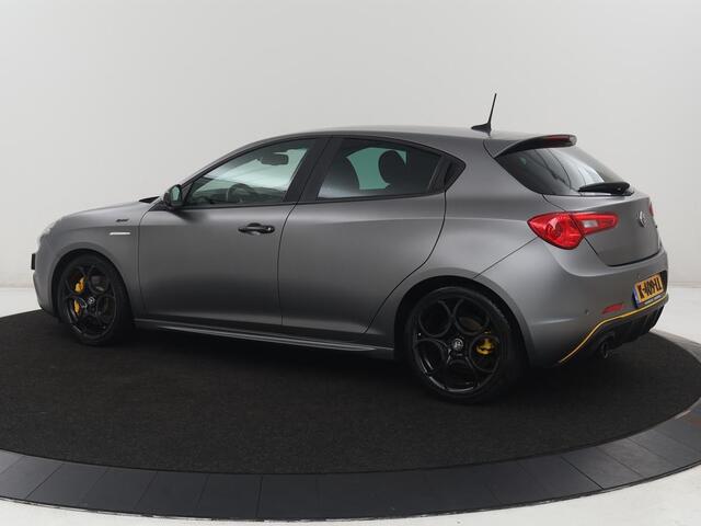 Alfa Romeo GIULIETTA 1.4 Turbo Sport | Gele accenten | Carplay | Park assist | Climate control | Cruise control | Carbon interieur | Full LED