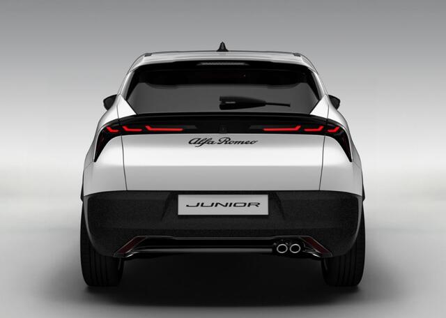 Alfa Romeo Junior 1.2 Turbo Hybrid Ibrida Speciale DIRECT RIJDEN - PANORAMADAK - 8 JAAR GARANTIE