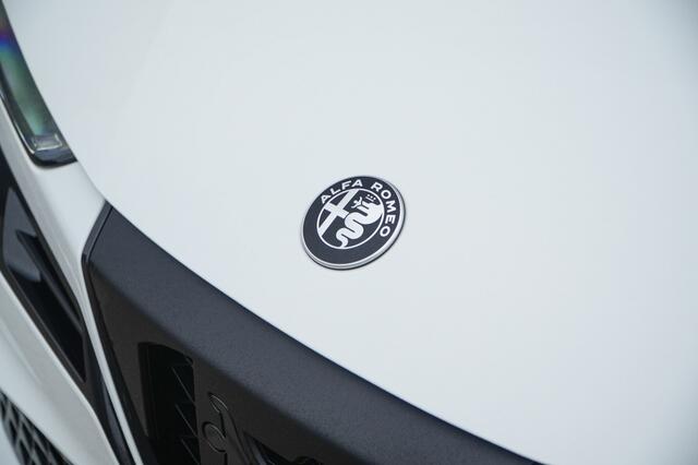 Alfa Romeo Junior 1.2 Turbo 136 PK Ibrida Speciale | Techno | Pano | Direct Leverb