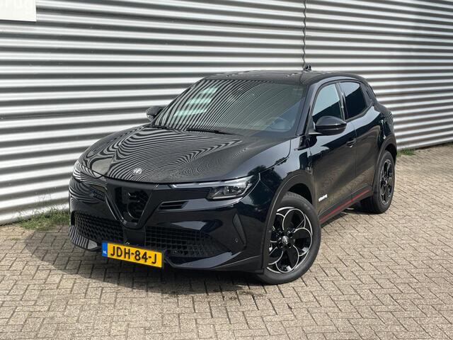 Alfa Romeo Junior Elettrica Speciale 54 kWh | Techno Pakket | Keyless | Apple carplay | Schuif/kanteldak |