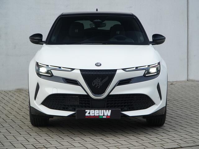 Alfa Romeo Junior 1.2 Turbo Ibrida 145 PK Sport Speciale | Pano | Techno | 18"