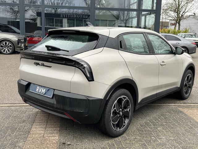 Alfa Romeo Junior Elettrica 54 kWh 15.000KM!! | FABRIEKSGARANTIE | APPLE CARPLAY| ANDROID AUTO| UNIEKE KLEUR! | ADAPTIVE CRUISE CONTROL|