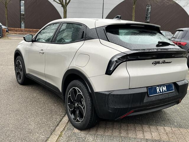 Alfa Romeo Junior Elettrica 54 kWh 15.000KM!! | FABRIEKSGARANTIE | APPLE CARPLAY| ANDROID AUTO| UNIEKE KLEUR! | ADAPTIVE CRUISE CONTROL|