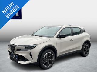 alfa-romeo-junior-elettrica-54-kwh-