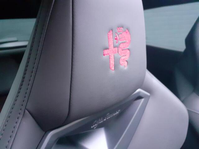 Alfa Romeo Junior Ibrida 145pk Speciale Sabelt-Stoelen/Panorama-Schuifdak/Tech-Pack/Sport-Pack