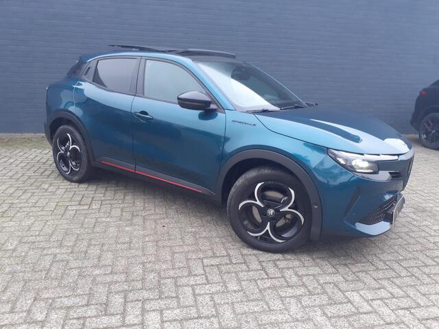 Alfa Romeo Junior 1.2 Turbo Hybrid Ibrida Speciale Sabelt-Sportstoelen/Panorama-Schuif-Kanteldak/Pack-Sport/Pack-Tech