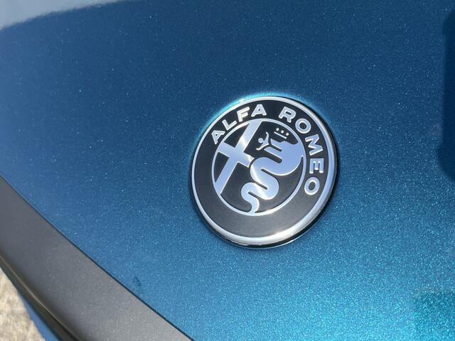 Alfa Romeo Junior 1.2 Turbo 136 PK Ibrida Speciale | Techno | Camera | 18"