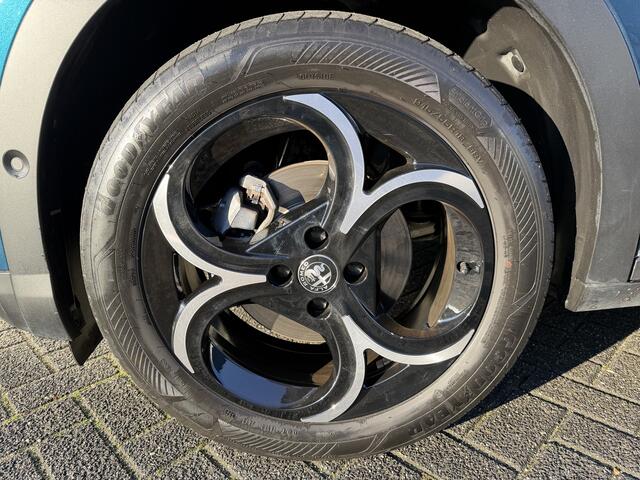 Alfa Romeo Junior 1.2 Turbo Hybrid Ibrida Sport Speciale (Elektrische Klep - LED - Keyless Entry - Parkeersensoren V+A - Stoelverwarming - Adaptieve Cruise Controle - Camera - 18")