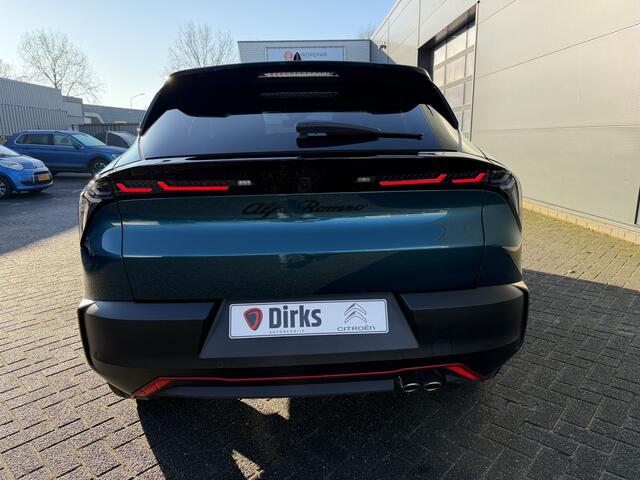 Alfa Romeo Junior 1.2 Turbo Hybrid Ibrida Sport Speciale (Stoelverwarming - Elektrische Klep - LED - 18"- Adaptieve Cruise Controle - Keyless Entry - Automatische Airco - Parkeersensoren V+A)